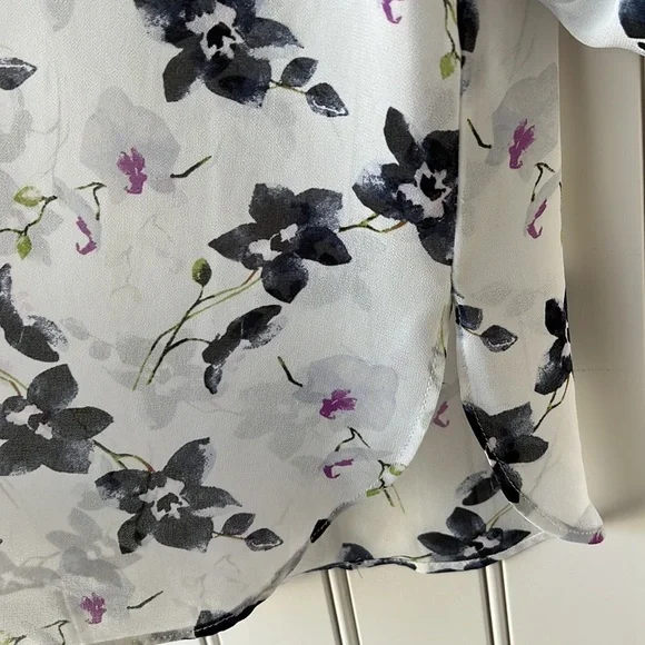 Kismet White Floral Blouse - Picture 7 of 13